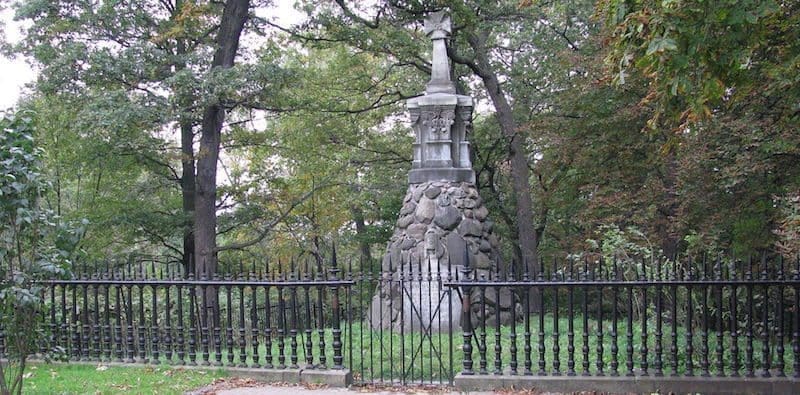 Howard_Tomb,_High_Park