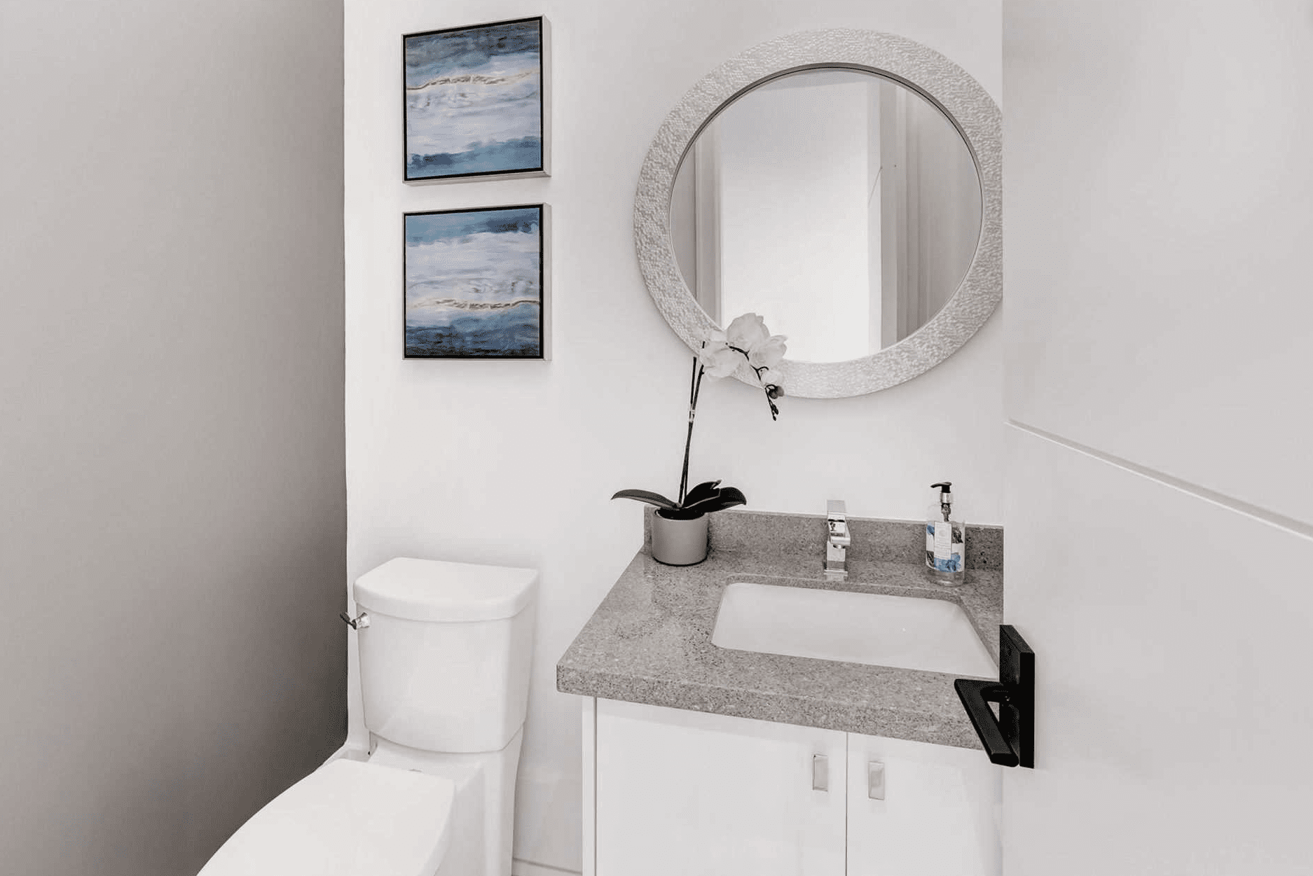 9 Chestnut Hills Crescent Bathroom